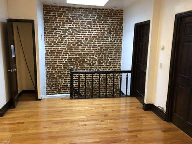 Main picture of 387 Bradford St