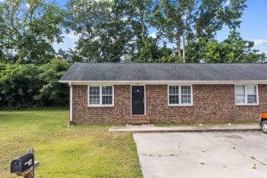 Main picture of 12 - 14 Coats Cir