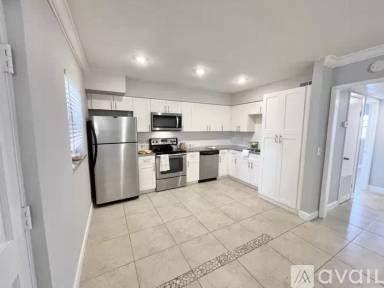 Main picture of 3215 W Swann Ave
