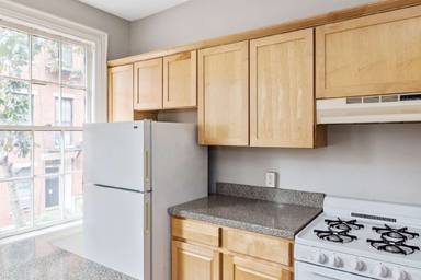 Main picture of 49 S Russell St