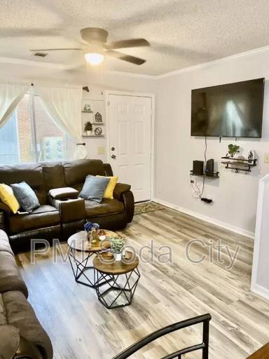 Main picture of 28 Canterbury Ct