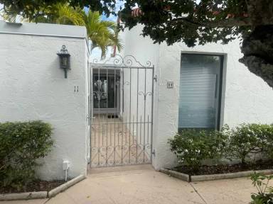 Main picture of 1585 Tarpon Center Dr