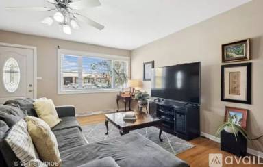 Main picture of 161 Village Ct