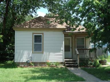 Main picture of 121 S Chicago St