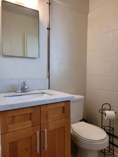 Main picture of 831 University Ave