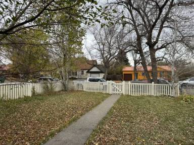 Main picture of 310 S 8th St