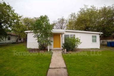 Main picture of 823 N Trinity St