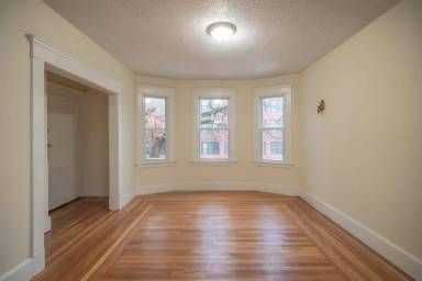 Main picture of 18 Ellsworth Ave