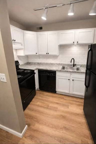Main picture of 232 Waller Ave