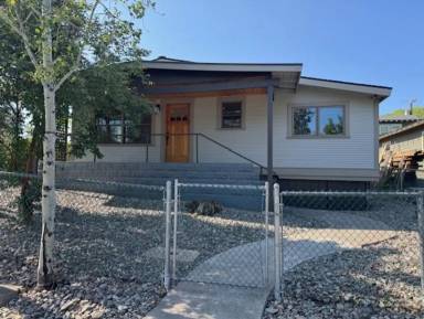 Main picture of 225 NW Wall St