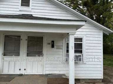 Main picture of 714 E Pine St