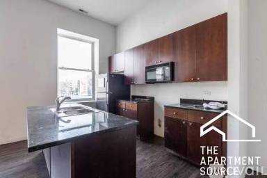 Main picture of 2401 W North Ave