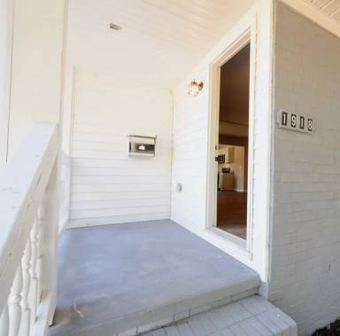 Main picture of 1918 Stanberry St
