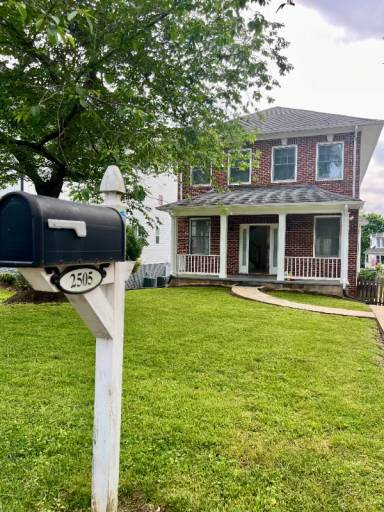 Main picture of 2505 Fowler St
