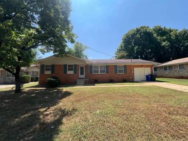 Main picture of 3807 Williamsburg Dr NW