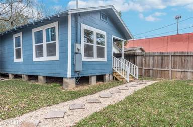 Main picture of 8009 Capitol St