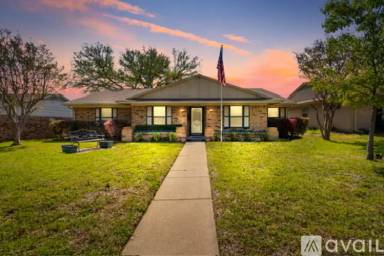 Main picture of 2420 Pinehurst Ln