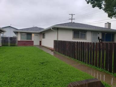 Main picture of 825 Gardella Ave