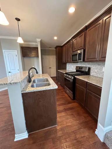 Main picture of 3001 Pointer Ln