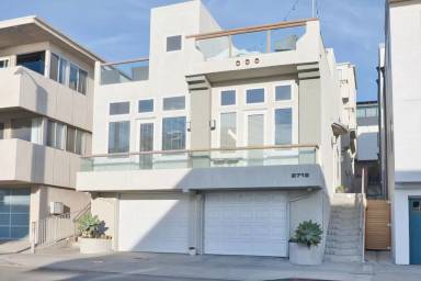 Main picture of 2712 Manhattan Ave