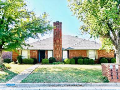 Main picture of 4006 NW 68th St