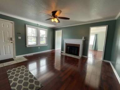 Main picture of 725 N Hillcrest Blvd