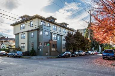 Main picture of 1036 NE Hancock St