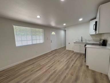 Main picture of 6043 Vanessa St
