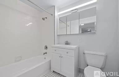 Main picture of 500 W 48th St
