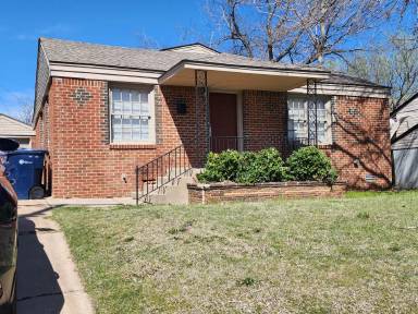 Main picture of 2613 NE 17th St