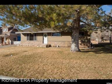 Main picture of 225 N 300 W