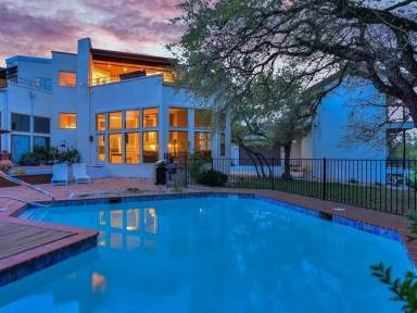 Main picture of 1 Crystal Springs Ct