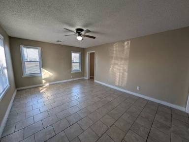Main picture of 323 N Indianola St