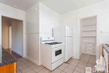 Main picture of 1115 W Oakdale Ave