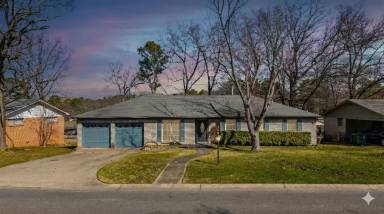 Main picture of 8210 Leatrice Dr