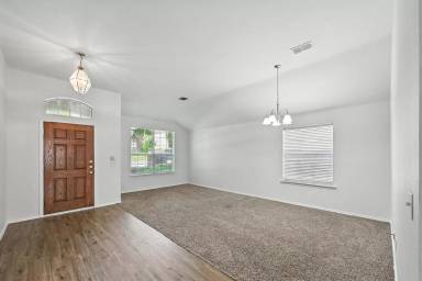 Main picture of 1006 Redwood Trl