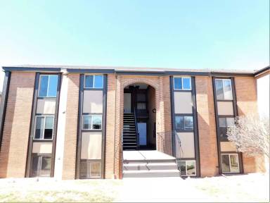 Main picture of 961 Lakeside Dr