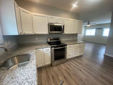 Main picture of 451 S Main St