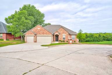 Main picture of 2023 Westbury Dr