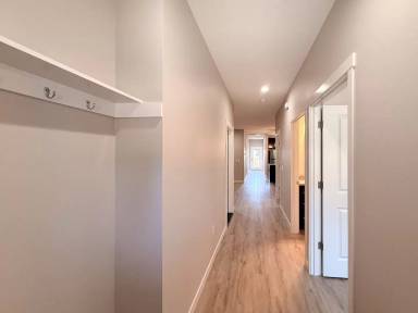 Main picture of 5564 Skyline Rd S