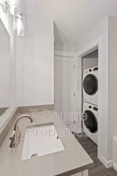 Main picture of 2918 Nassau St
