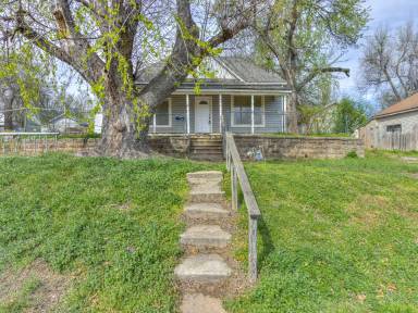 Main picture of 415 N Barker Ave