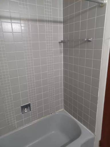 Main picture of 320 N Austin Blvd