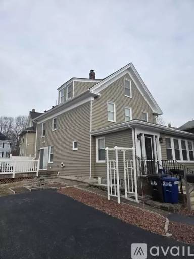 Main picture of 26 1/2 Pearl St