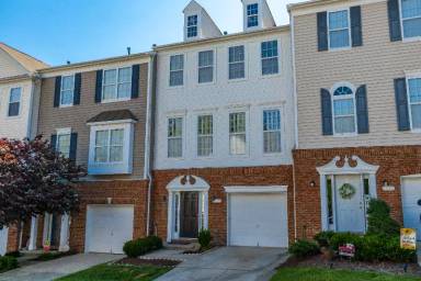 Main picture of 7018-7030 Mead Ln