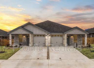 Main picture of 5219 Rose Garden Loop