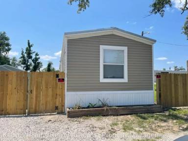 Main picture of 2313 Roxanne St