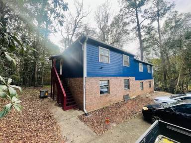 Main picture of 653 Holyoke Ct