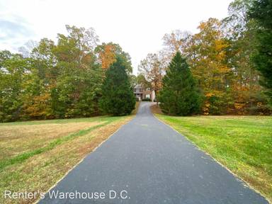 Main picture of 9823 Gunston Hall Rd