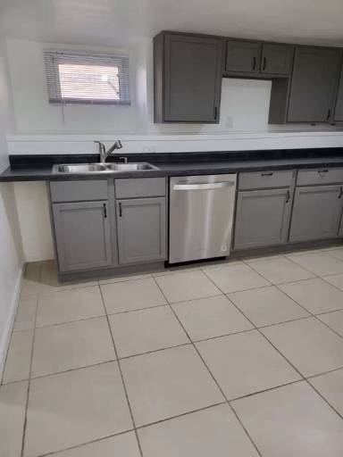 Main picture of 104 E Pershing Blvd